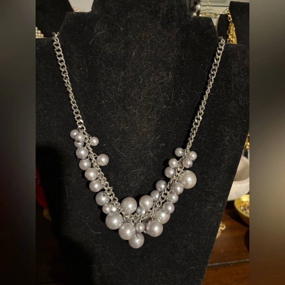 Elegant Silver Pearl Necklace‎